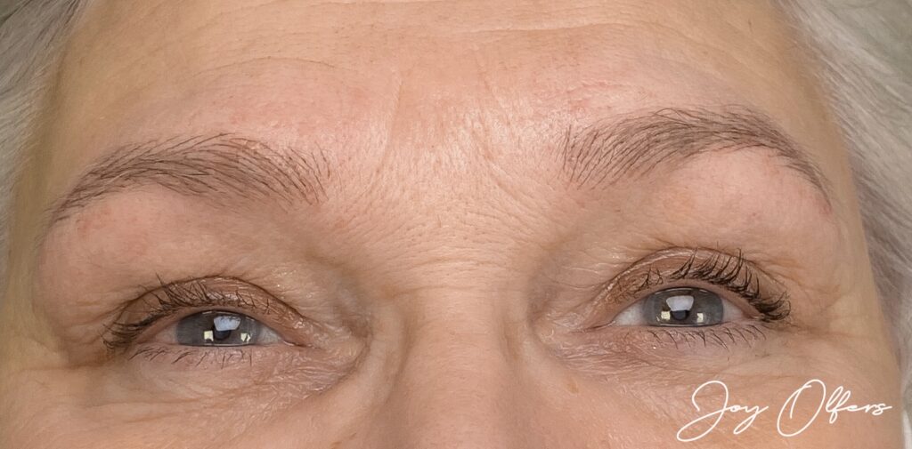 Permanent makeup til modne kvinder med naturlige bryn