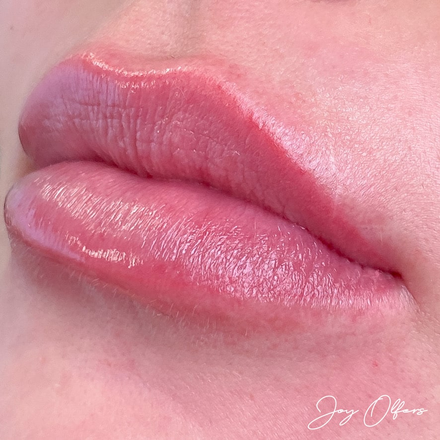 Naturlige læber med defineret pigment efter lip blush